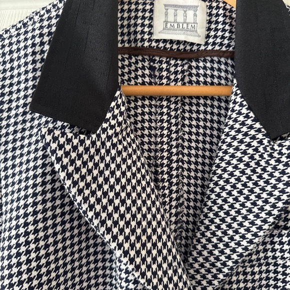 Vintage Houndstooth Blazer with Contrast Lapel - Picture 3 of 6
